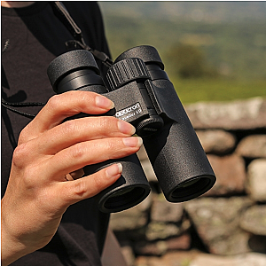 Opticron | 10x32 Traveller ED | Konzept-Gelände